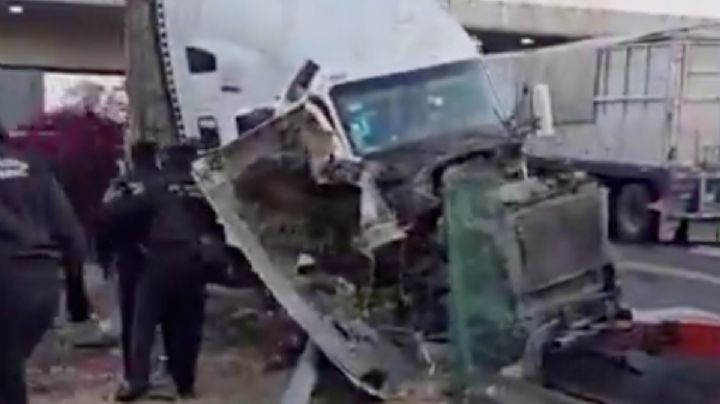 Tráiler choca contra caseta de cobro en Tepotzotlán tras presunto asalto
