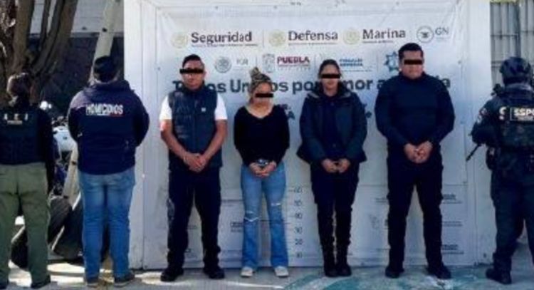 Detienen a policías municipales de Puebla vinculados a La Barredora