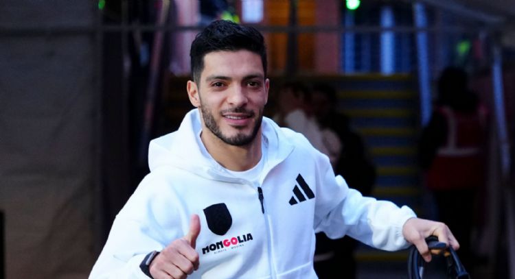 Raúl Jiménez llegó a 200 goles como profesional, pero el Fulham perdió 3-2 vs. Manchester United