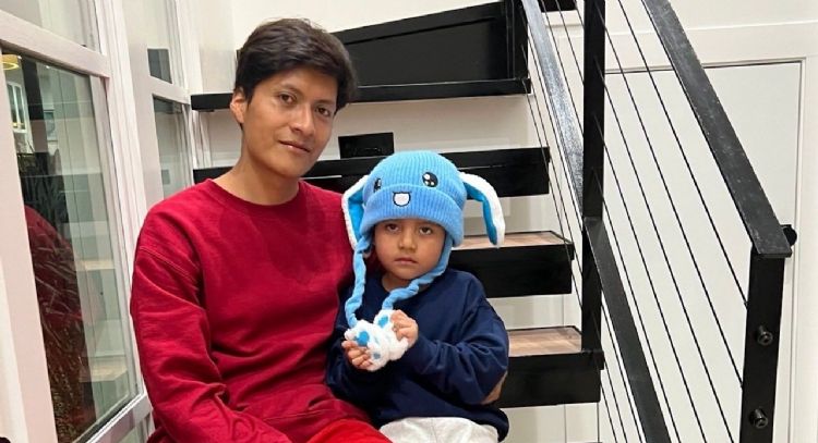 El niño Liam Conejo y su padre regresan a Minnesota tras ser liberados de centro del ICE en Texas