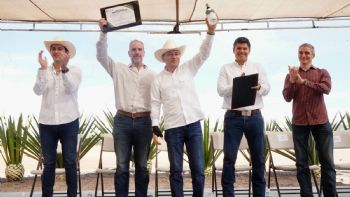 Gobernador Durazo posiciona al bacanora como bebida premium internacional con primeras certificaciones