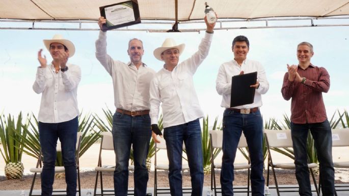 Gobernador Durazo posiciona al bacanora como bebida premium internacional con primeras certificaciones