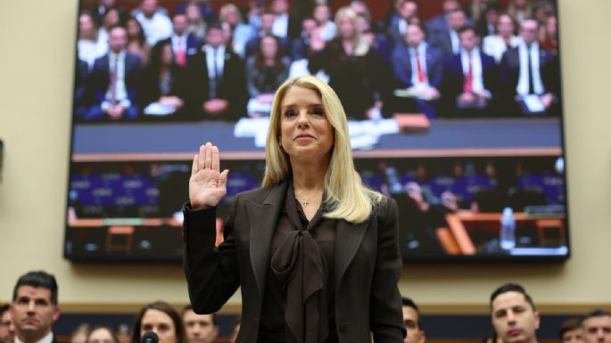 Bondi lamenta sufrimiento de víctimas de Epstein ante críticas por proteger nombres de "abusadores"