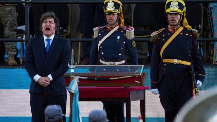Senado argentino debate reforma laboral impulsada por Milei; sindicatos protestan frente al Congreso