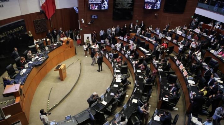 Senadores evitan las filas con módulo de vacunación VIP (Video)