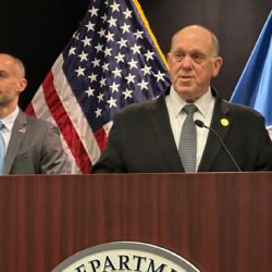 Anuncian fin de redadas migratorias en Minnesota tras muertes y protestas