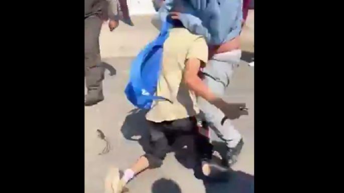 Apuñalan a estudiante de 15 años en una riña afuera de secundaria de la CDMX (Video)