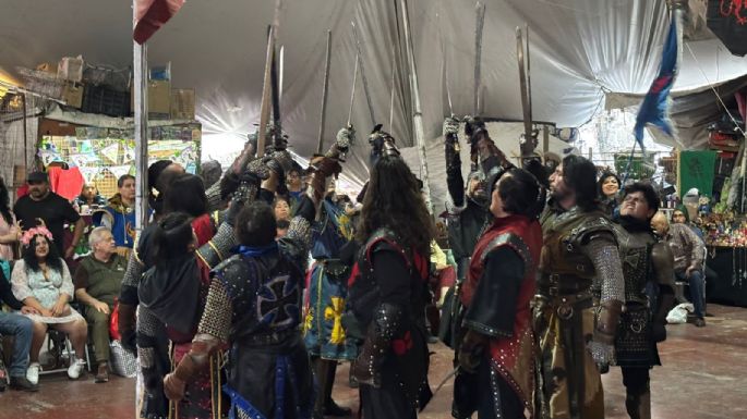 Celebran Día del Amor al estilo medieval en CDMX