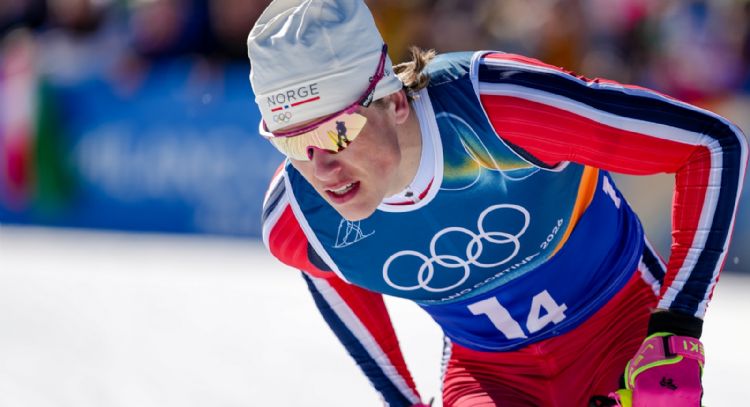 Noruego Johannes Hoesflot Klaebo gana novena medalla de oro en esquí de fondo; rompe récord