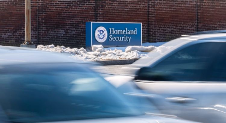 Deportaciones siguen pese a la suspensión del financiamiento a la Secretaría de Seguridad Interior