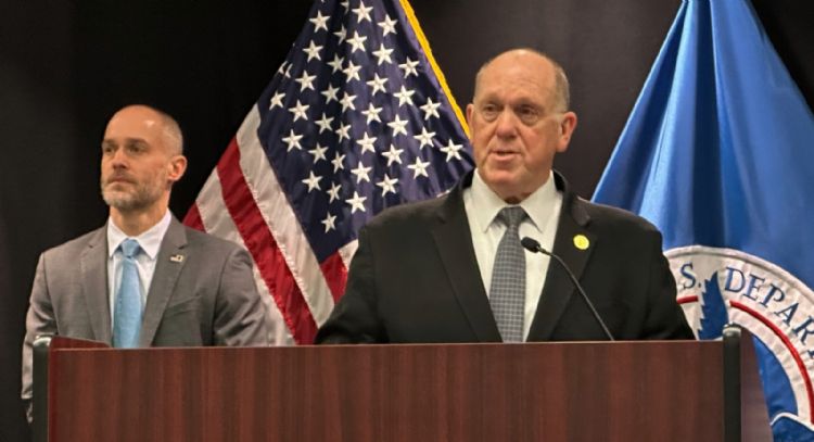 Zar fronterizo de Trump dice que fuerza “pequeña” seguirá en Minnesota tras reducción de despliegue