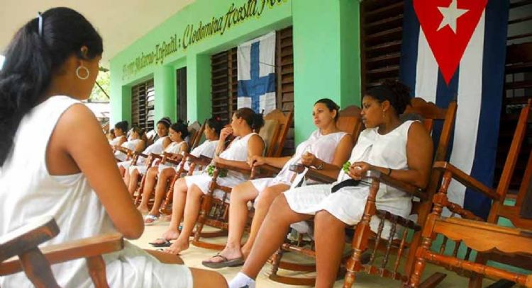 Cuba denuncia que más de 32 mil embarazadas afrontan riesgos añadidos por el bloqueo petrolero de EU