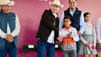 Alfonso Durazo lleva infraestructura hídrica y apoyos educativos a municipios del centro