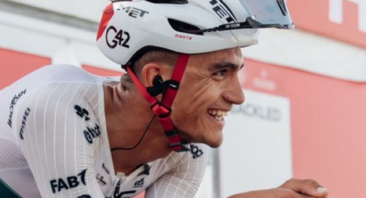 Isaac del Toro finalizó en el lugar 25 en la segunda etapa del Tour de Emiratos Árabes Unidos