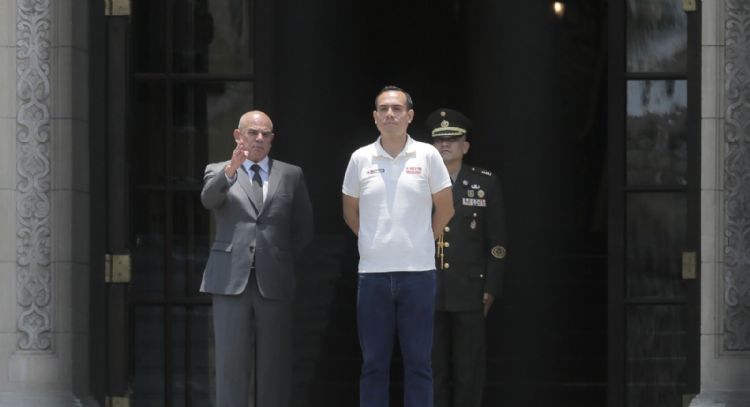 Destituyen al presidente de Perú que rompió relaciones con México