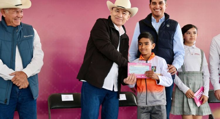 Alfonso Durazo lleva infraestructura hídrica y apoyos educativos a municipios del centro