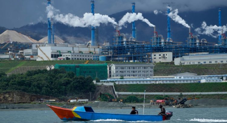 Indonesia endurece el control del níquel mientras EU y China buscan minerales críticos