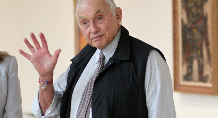 Multimillonario Les Wexner dice que Epstein fue "un estafador de primera; me engañó"