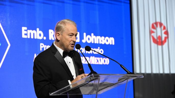 Ronald Johnson presume inversión de 40 mdd de EU en Centro de Mejoramiento de Maíz