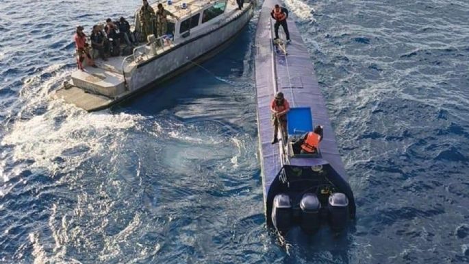 Con información de EU, la Marina intercepta semisumergible con cuatro toneladas de cocaína (Video)