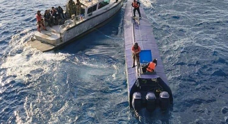 Con información de EU, la Marina intercepta semisumergible con cuatro toneladas de cocaína (Video)