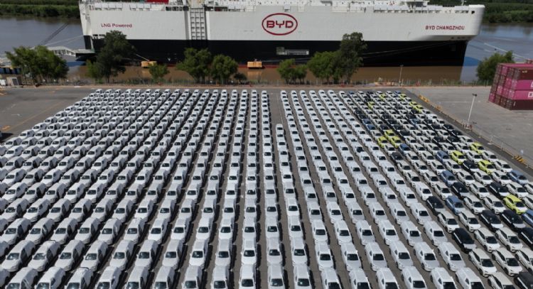 Inundada por productos chinos baratos, América Latina batalla para proteger sus industrias