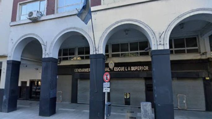 Tres heridos y más de 300 evacuados por explosión de artefacto en sede de policía militar argentina