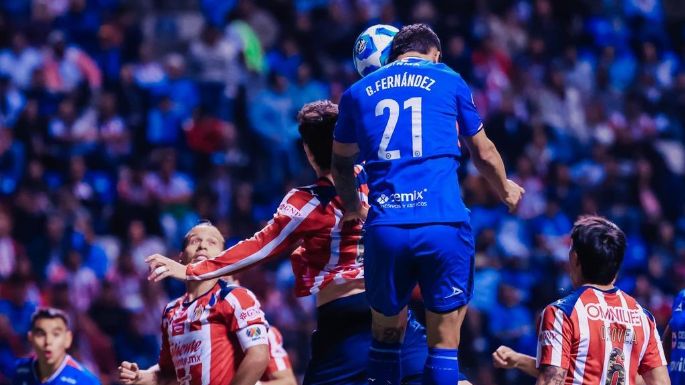 Cruz Azul supera 2-1 a Chivas y le corta su paso perfecto en la Liga MX