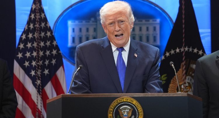 Trump quiere aumentar a 15% el arancel global que anunció tras revés de la Corte Suprema