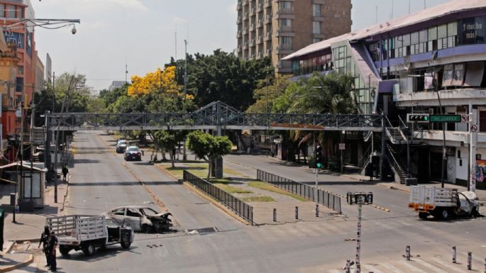 Narcobloqueos paralizan Guadalajara; comercios, transporte y actividades quedan suspendidos