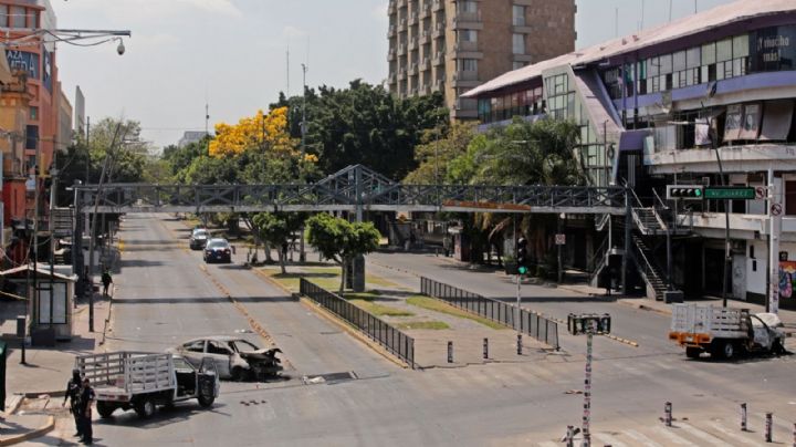 Narcobloqueos paralizan Guadalajara; comercios, transporte y actividades quedan suspendidos