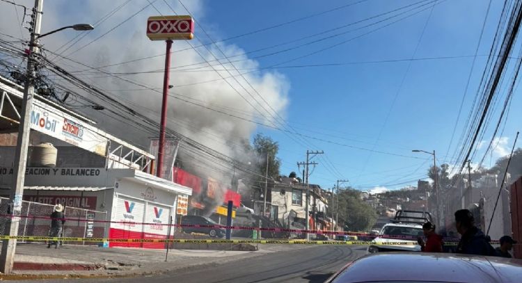 Quema de negocios y bloqueo de carreteras paraliza a Guanajuato