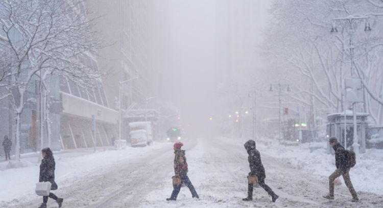 Tormenta, cierre gubernamental y violencia en México afectan vuelos en EU