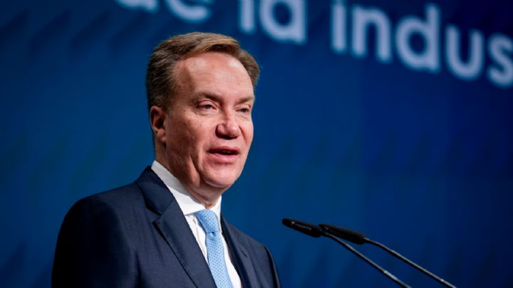 Presidente del Foro Económico Mundial de Davos dimite por sus vínculos con Jeffrey Epstein