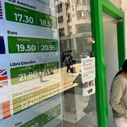 Peso pierde tras presentación de indicadores de exportación