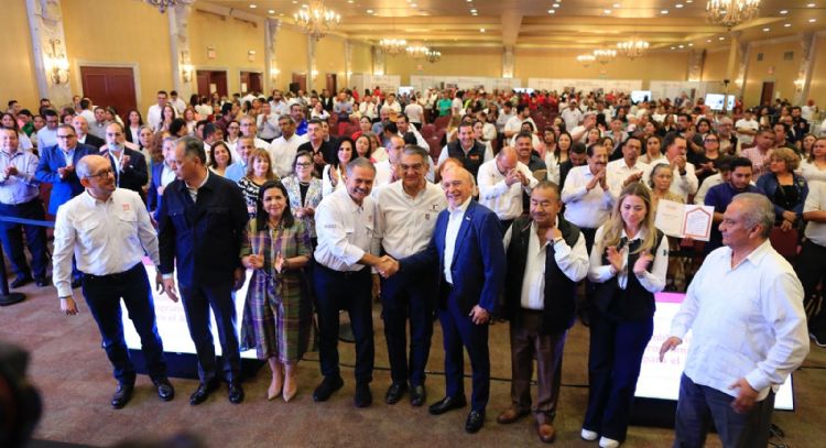 Reconoce Infonavit a Américo Villarreal por liderazgo en construcción de viviendas