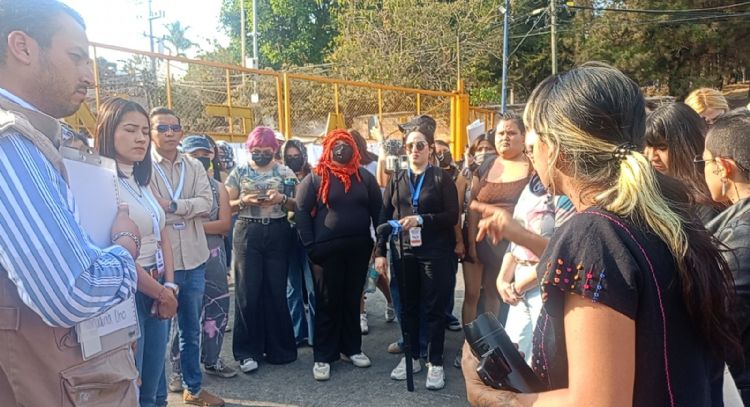 Alumnos toman la sede de la UAEM por desaparición de una estudiante (Video)