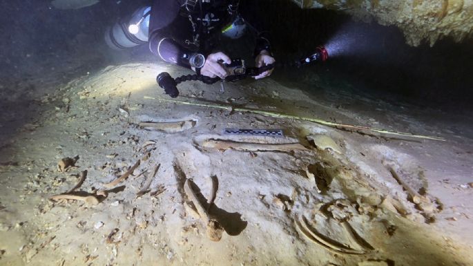 Hallan esqueleto de hace más de 8 mil años en cenotes del Caribe mexicano