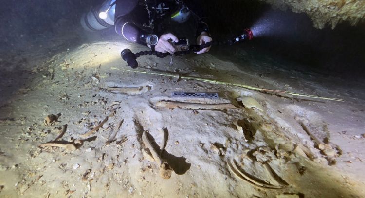 Hallan esqueleto de hace más de 8 mil años en cenotes del Caribe mexicano