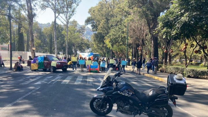 Indígenas bloquean la CFE en Morelia; denuncian daños a la salud por Geotérmica Los Azufres