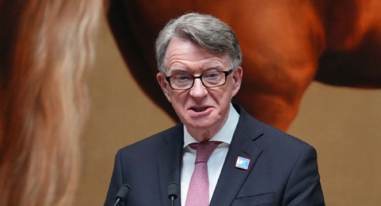 Político británico renuncia a Cámara de los Lores en medio de revelaciones sobre nexos con Epstein