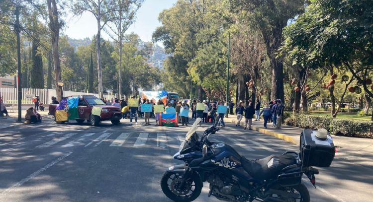 Indígenas bloquean la CFE en Morelia; denuncian daños a la salud por Geotérmica Los Azufres