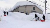 Foto ilustrativa de la nota titulada: Alertan de más nieve en Japón tras intensas nevadas que han provocado decenas de muertes