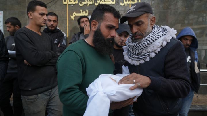 Israel ataca Gaza y mata a 19, en su mayoría mujeres y niños, tras decir que Hamás violó la tregua