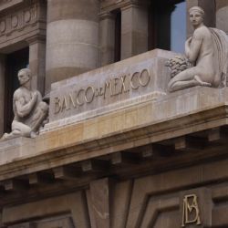 Banxico congela la tasa en medio del debate por su credibilidad