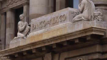 Banxico congela la tasa en medio del debate por su credibilidad