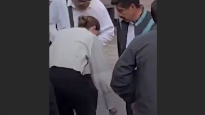 Directora de comunicación social de la SCJN limpia zapatos al ministro Hugo Aguilar