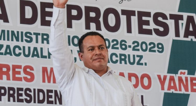 Balean vehículo del alcalde de Zacualpan y su esposa; el chofer resultó herido