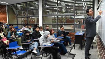 Docentes de universidades públicas denuncian abismo salarial: $10,500 vs. $100,000 mensuales