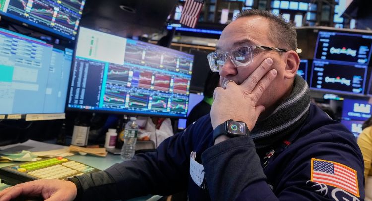 Se dispara la bolsa de EU: el Dow sube mil puntos y bitcoin deja de caer